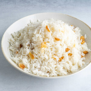 אורז לבן עם צימוקים ושקדים